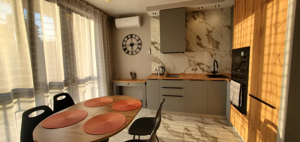 Просторные апартаменты в живописном месте Ялты с видом на море