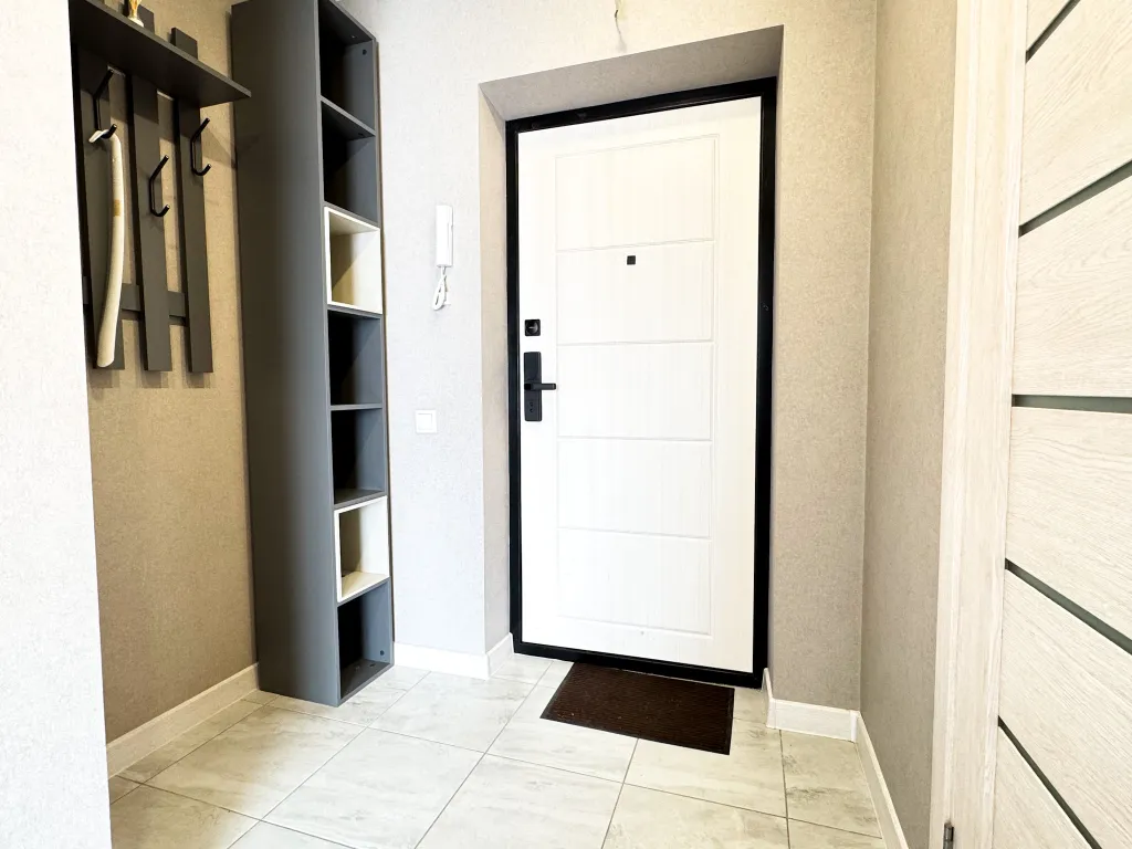 Рядом с ТЦ Круиз