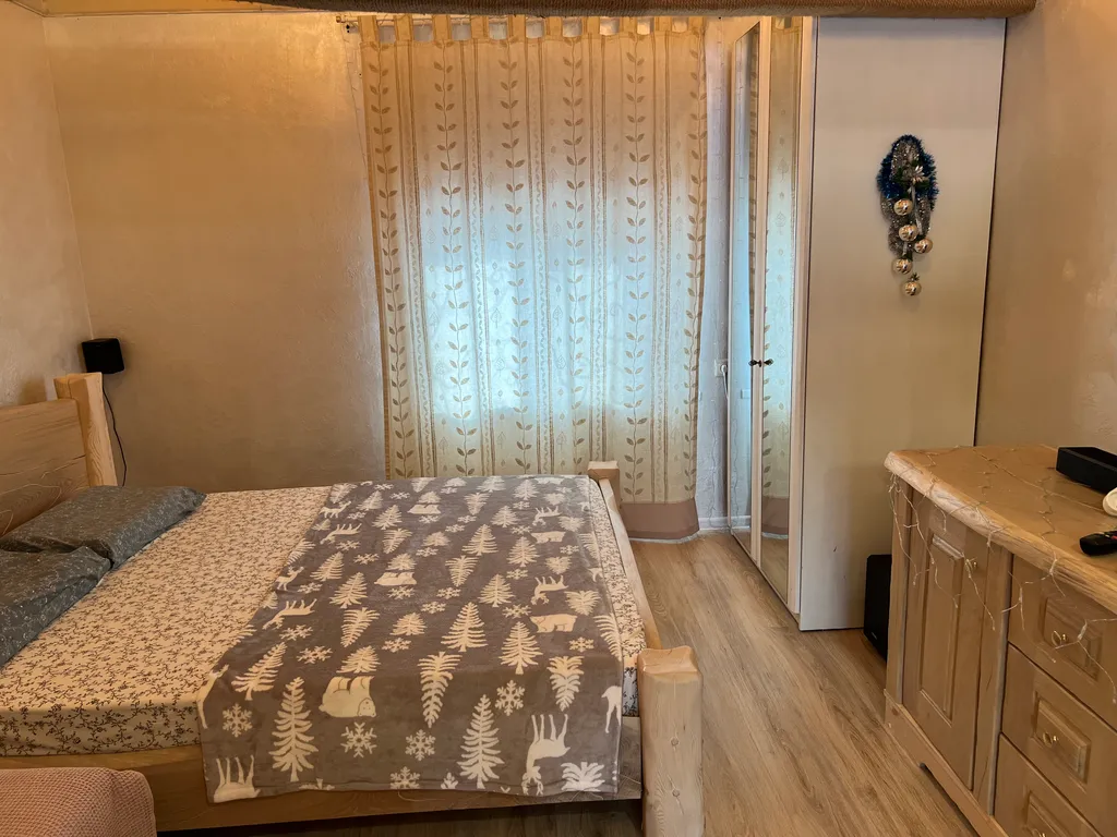 Душевный домик на берегу реки