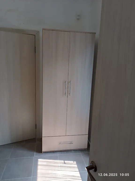 Комната с отдельной кухней в уютном доме у моря