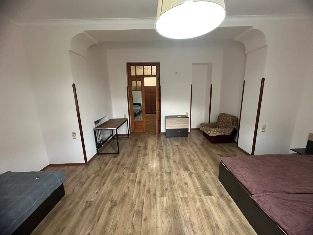 Идеально для большой компании: 105 м², высокие потолки и 360м до пляжа