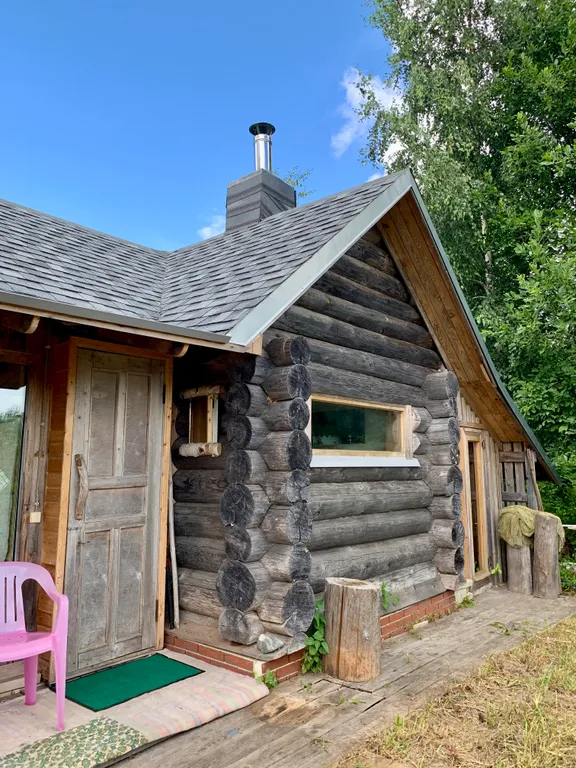 Прекрасный домик около прудиков