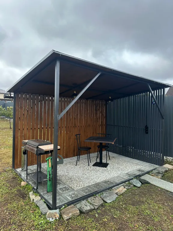 Бобраленд - уютный коттедж с панорамными окнами