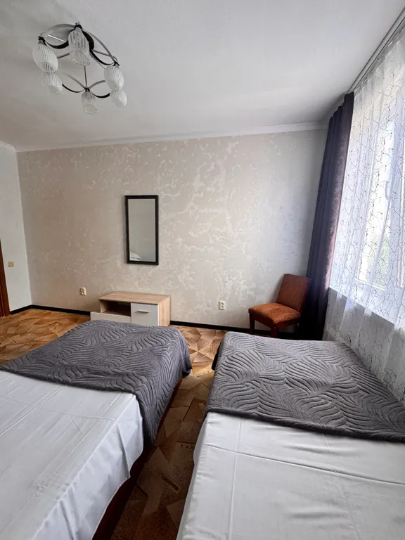 С бассейном рядом с морем