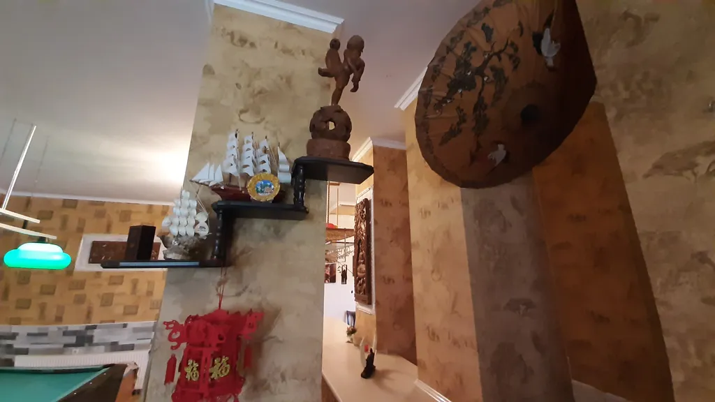 Дом с бассейном недалеко от моря