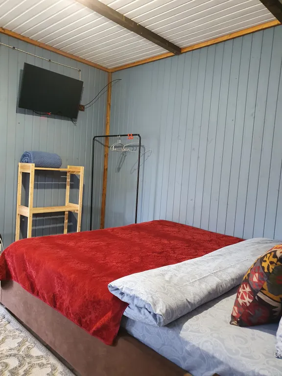 Домик с терассой и красивым видом на горы