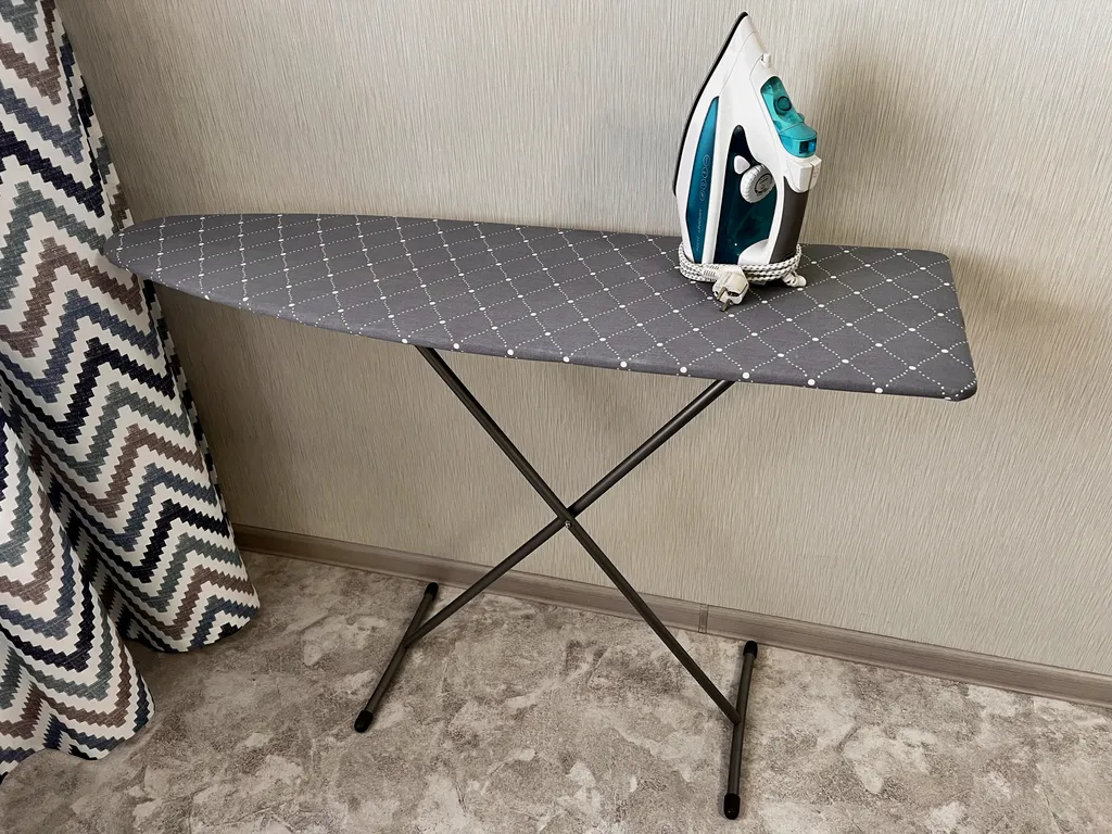 В центре, рядом с Пед. колледжем