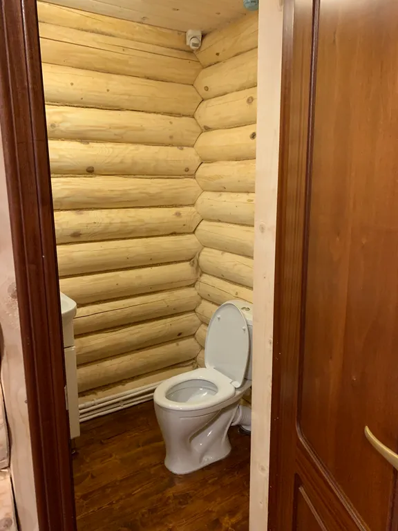 Дом семейный на озере в сосновом бору