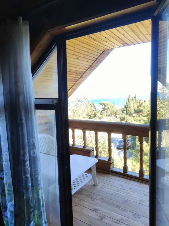 Сруб у моря