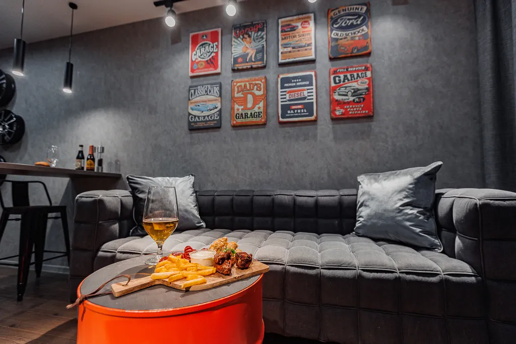 Апартаментs Гараж - холостяцкий люкс в самом центре