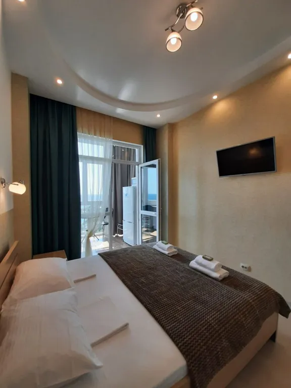 Лазурный Батилиман в 150 метрах до пляжа