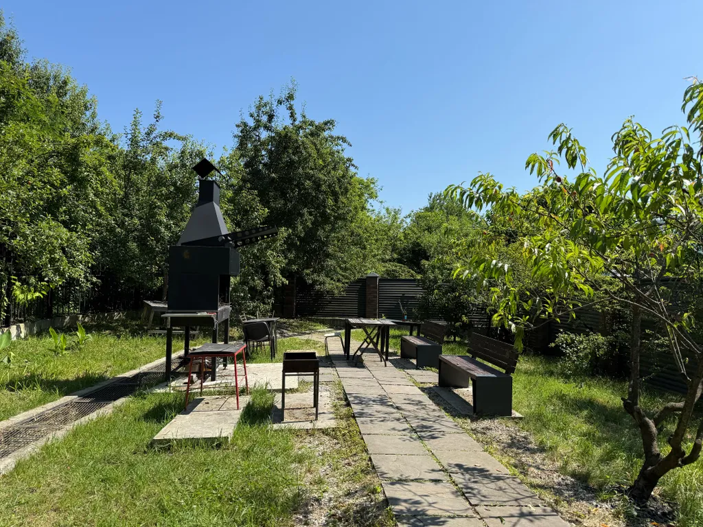 Апартаменты с бассейном недалеко от моря