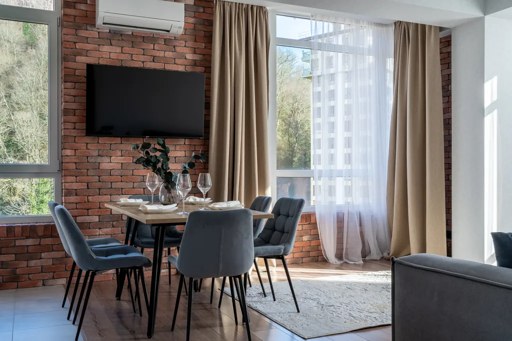 Просторная стильная квартира с видом на горы