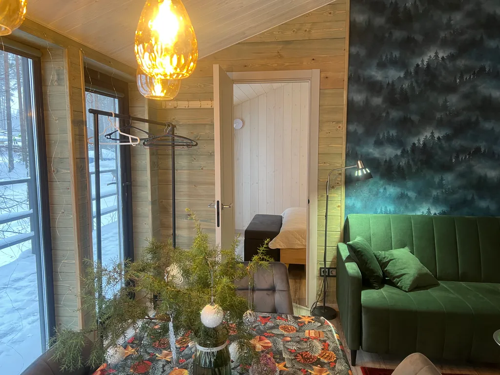 Дом 7 в лесу у реки