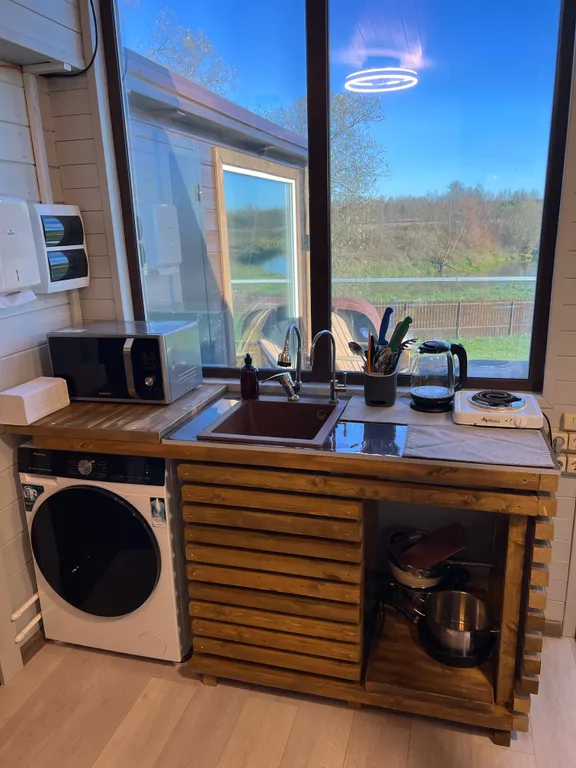 Уютный дом с видом на реку