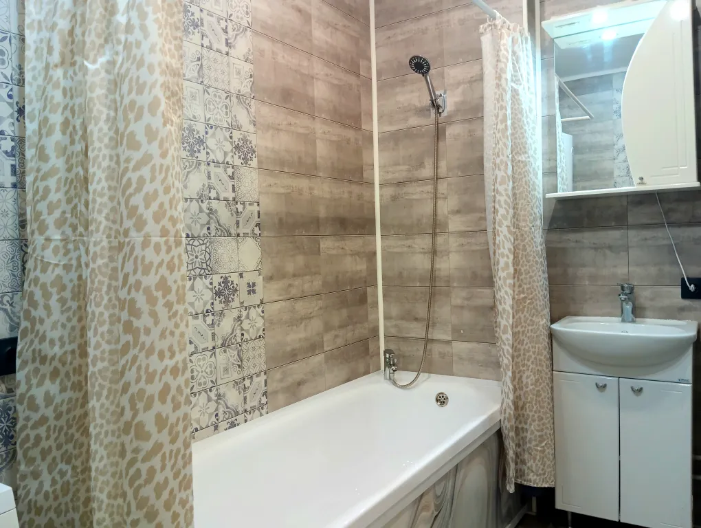 Новая большая светлая теплая квартира в новом доме в центре города