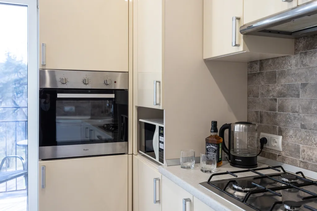 Студия с озером в вашем окне