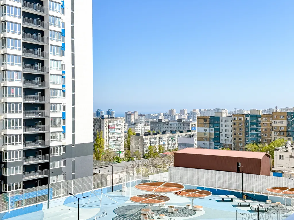 Абсолютно новая просторная евротрешка с двумя лоджиями