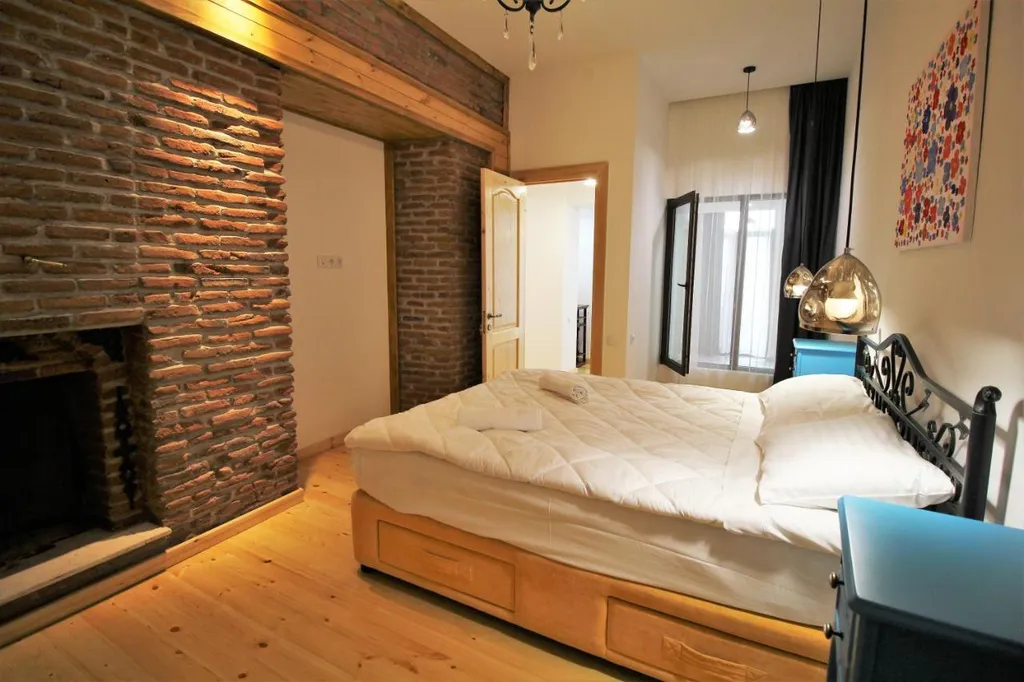 Уютная квартира рядом Руставели — аренда посуточно в Тбилиси