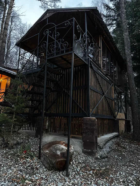 Коттедж Уютный домик с панорамными окнами с видом на лес — Архыз