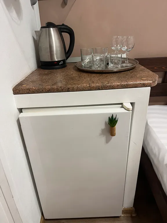 Уютная комната с видом на озеро Абрау