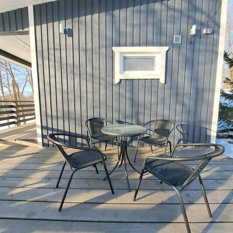 Уютный домик с видом на закат