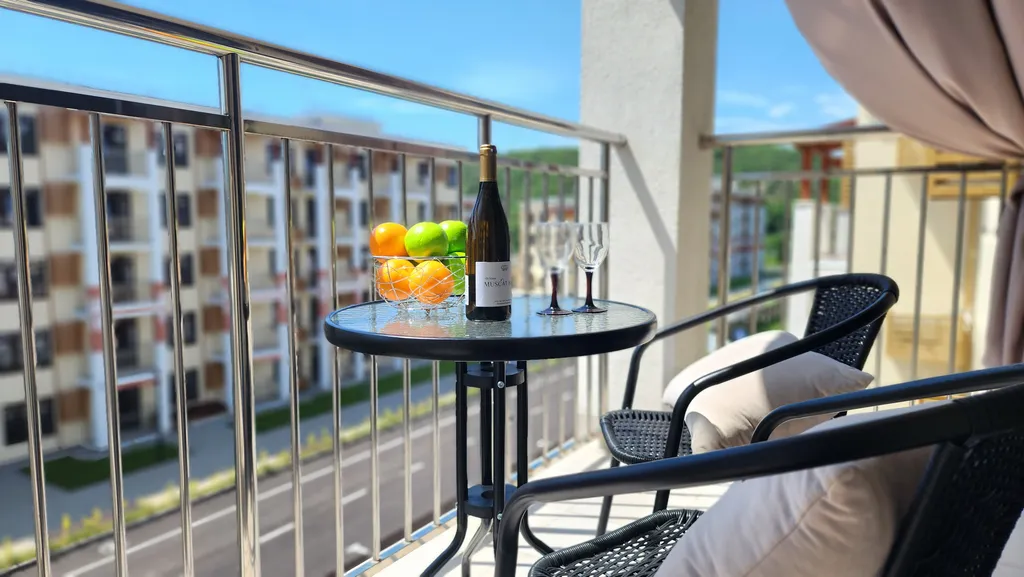 Евротрешка в корпусе с бассейном