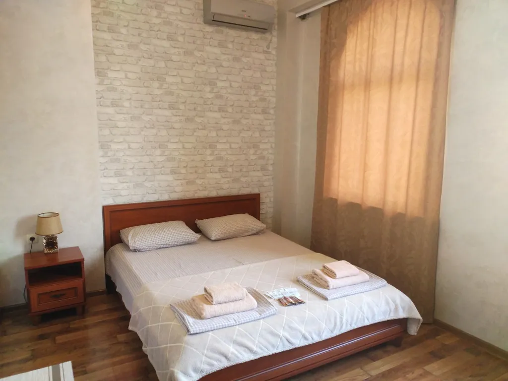 Квартира Своя студия в апартаментах Фиеста - море, парк, набережная рядом — аренда посуточно в Алушта