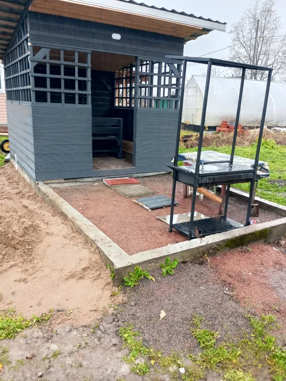 Дом рядом с озером