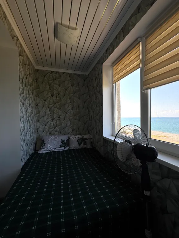 Квартира Трёхкомнатная квартира на первой линии у моря — Сухум