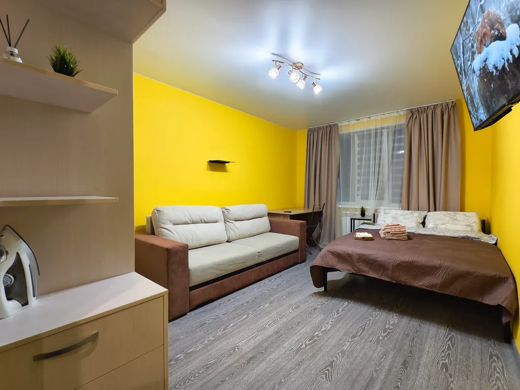 Яркая уютная однокомнатная квартира рядом с ДС Юбилейный — аренда посуточно в Смоленск