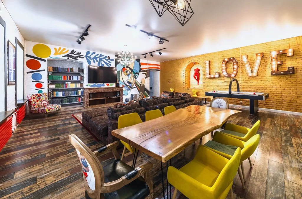 Эксклюзивныe апартамeнты в стилe поп-apт на Невском проспекте