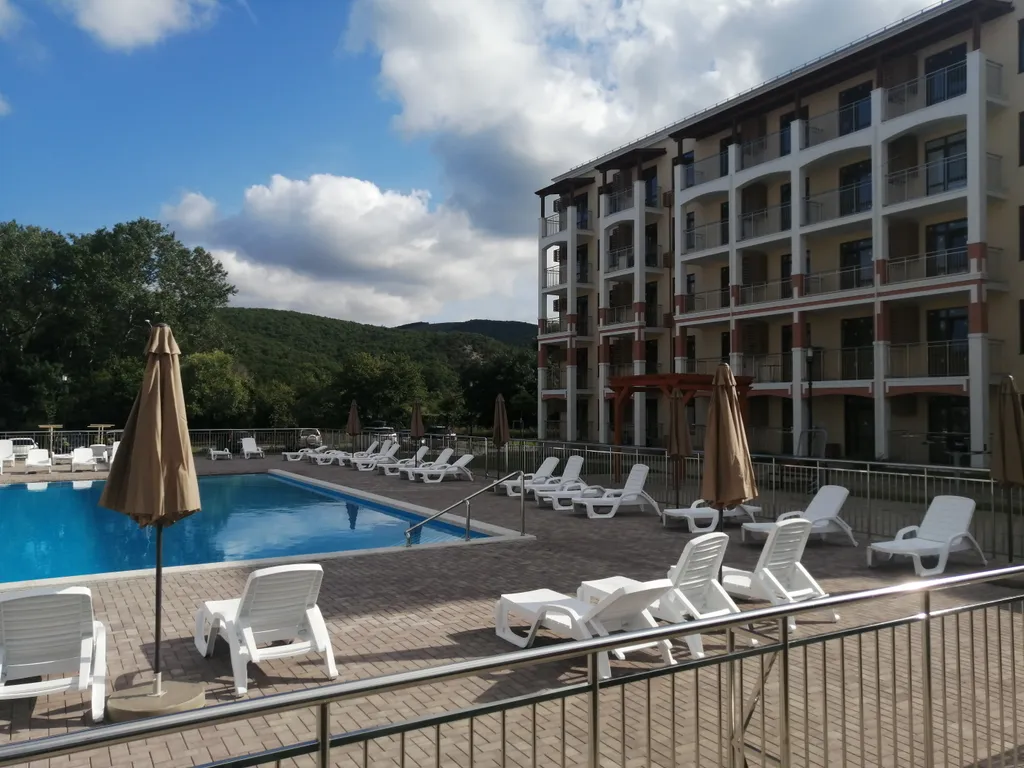 Квартира у моря с бассейнами — аренда посуточно в Сукко