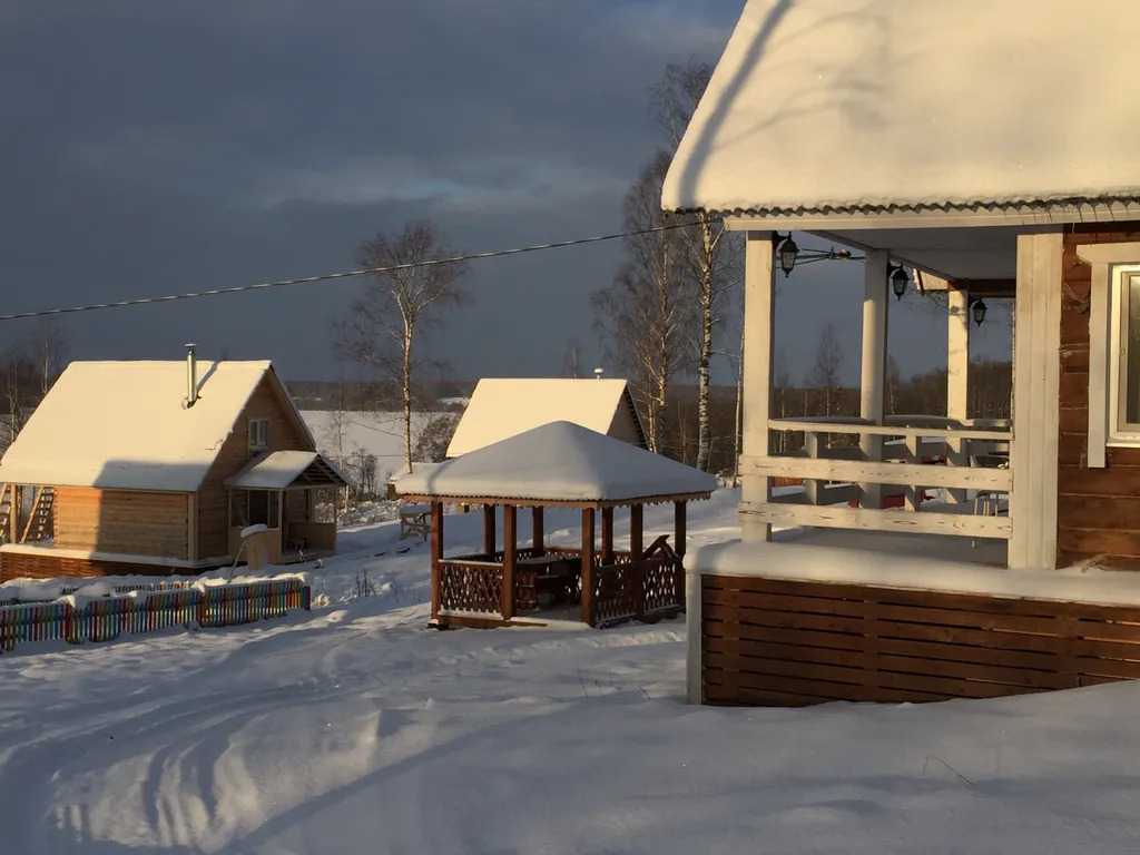 Коттедж Коттедж на берегу озера,рыбалка и отдых всей семьей! — Родионово