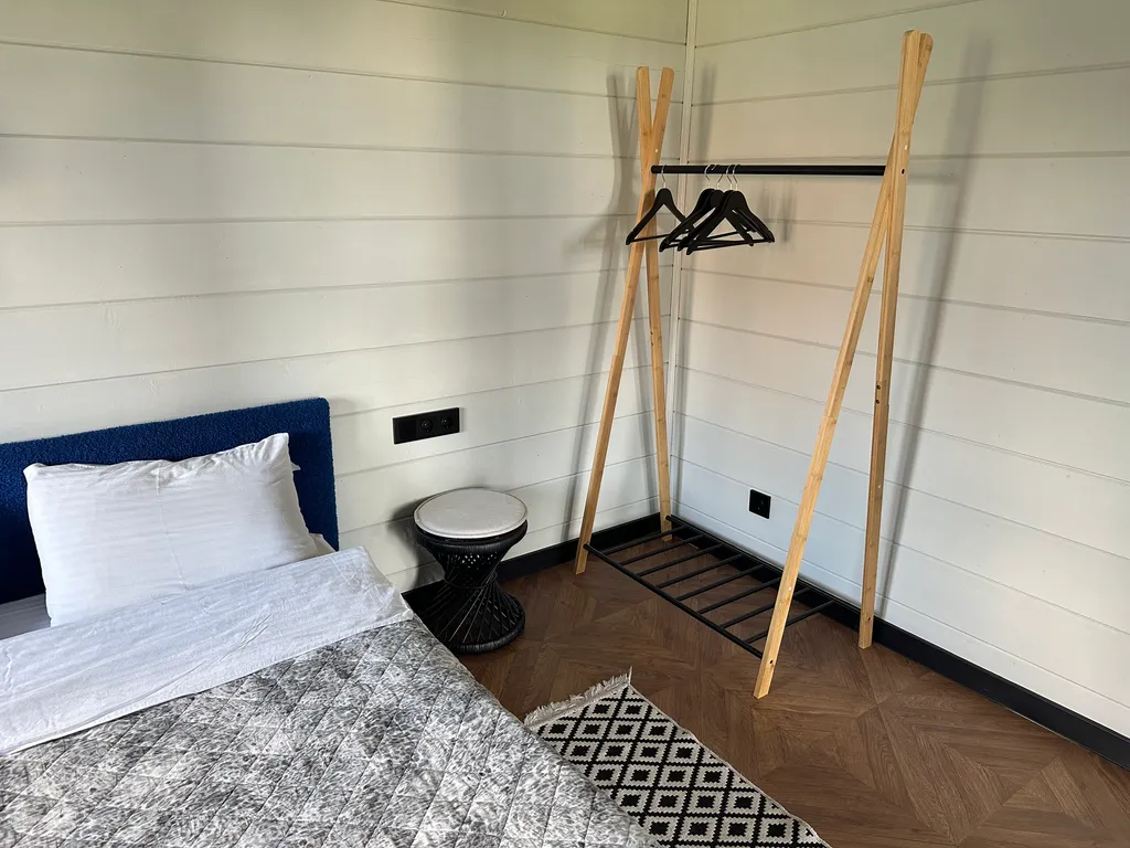 Стильный современный дом для отдыха на природе