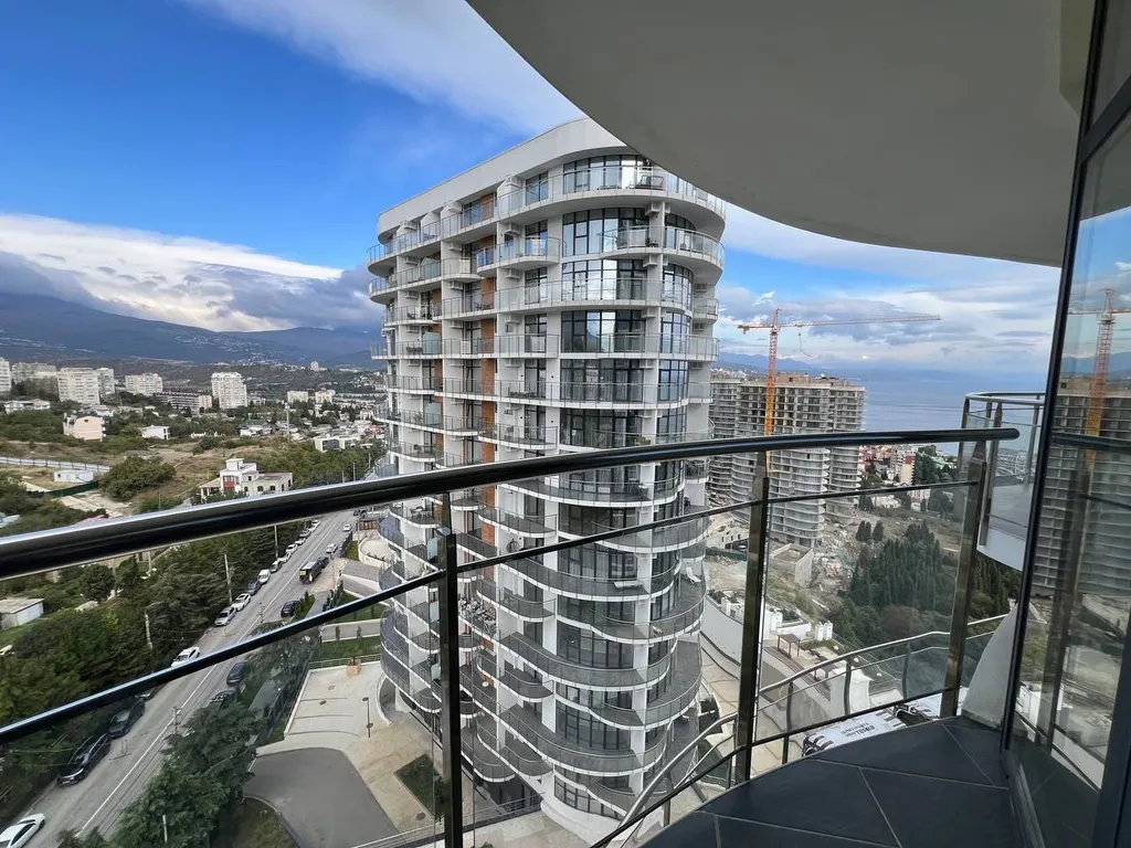 Просторные апартаменты с видом на горы и море