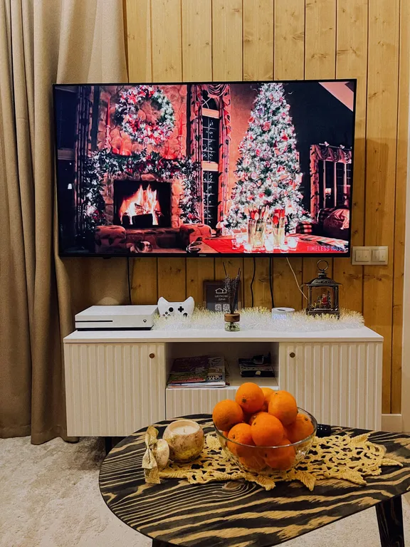 Уютный дом с панорамными окнами с выходом на террасу