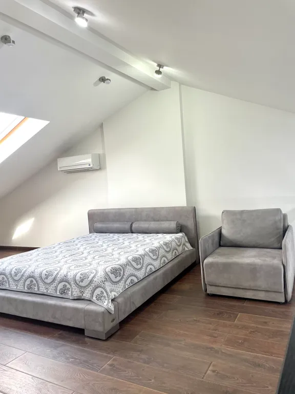 Эллинг на берегу моря