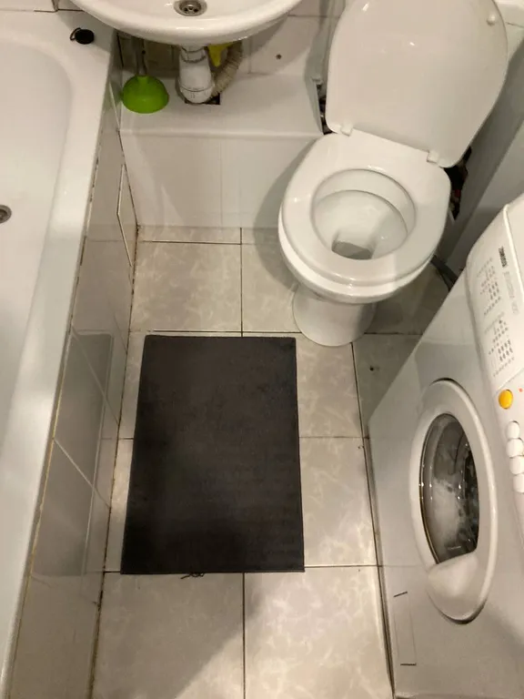 У Гринвича, в шаге от цирка, я свободна сейчас