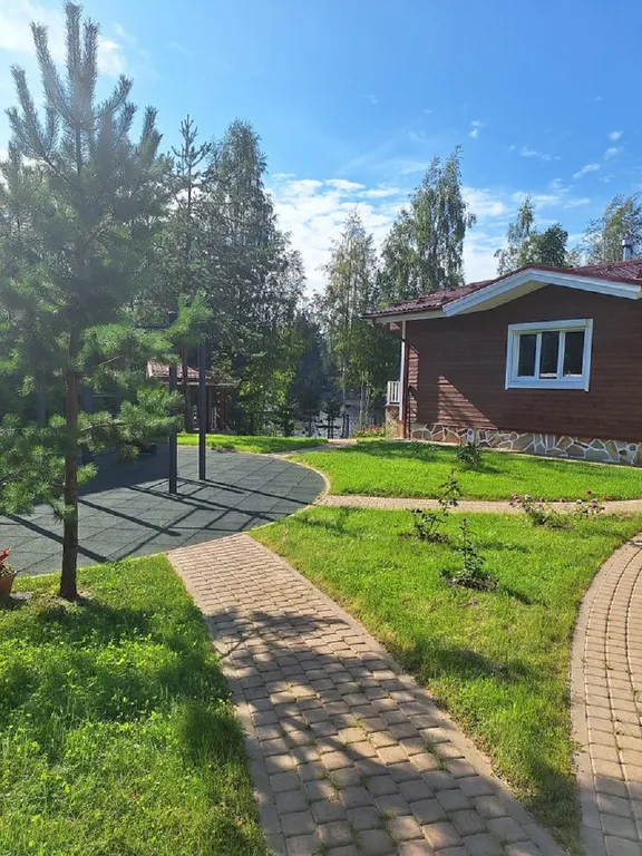 Коттедж на берегу реки в Рощино