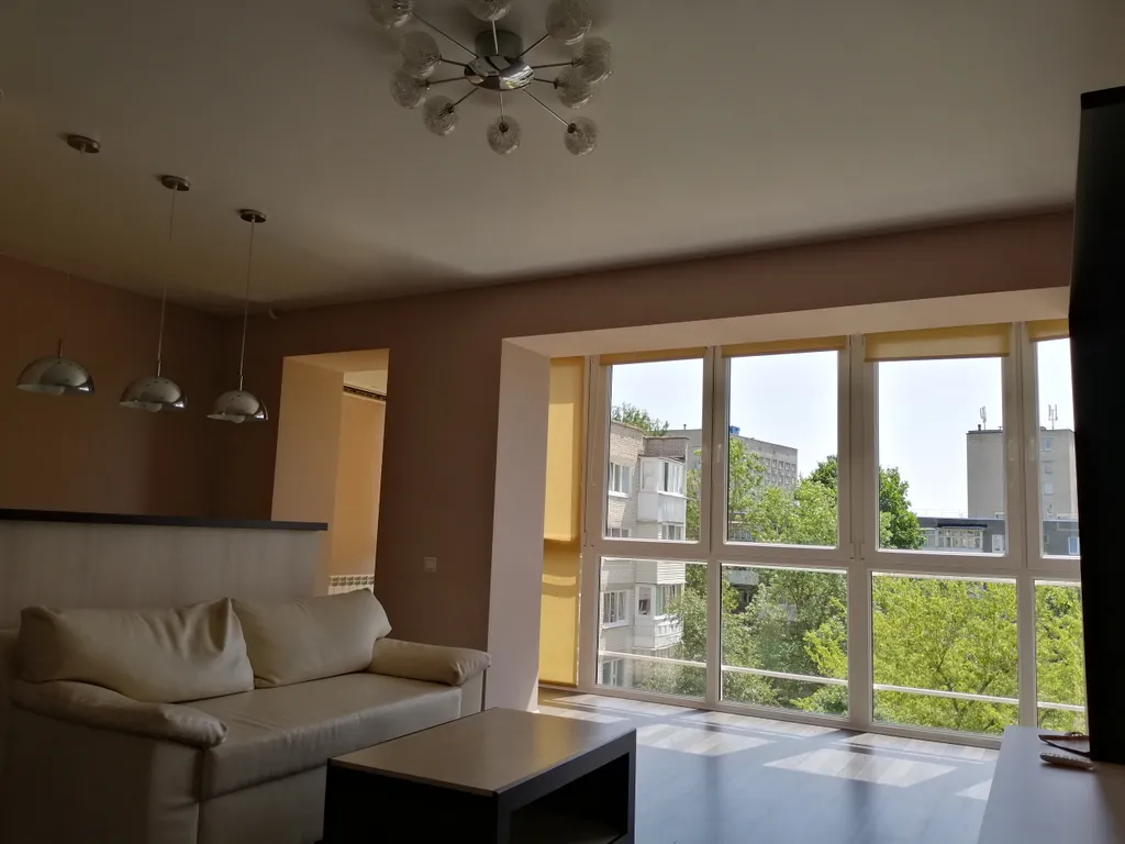 Уютная квартира с панорамными окнами и кондиционером