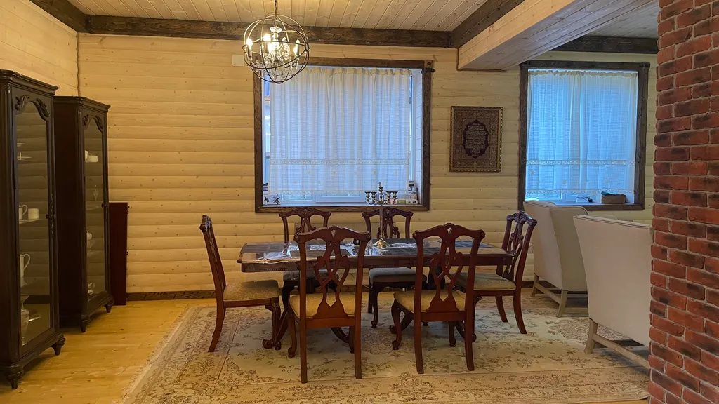 Домик с видом на горы