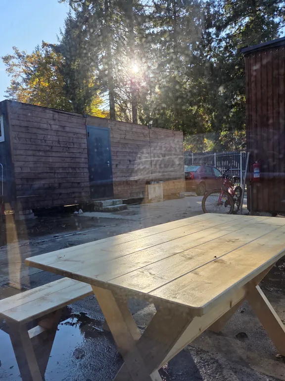 Тёплый домик в лесу с видом на горы