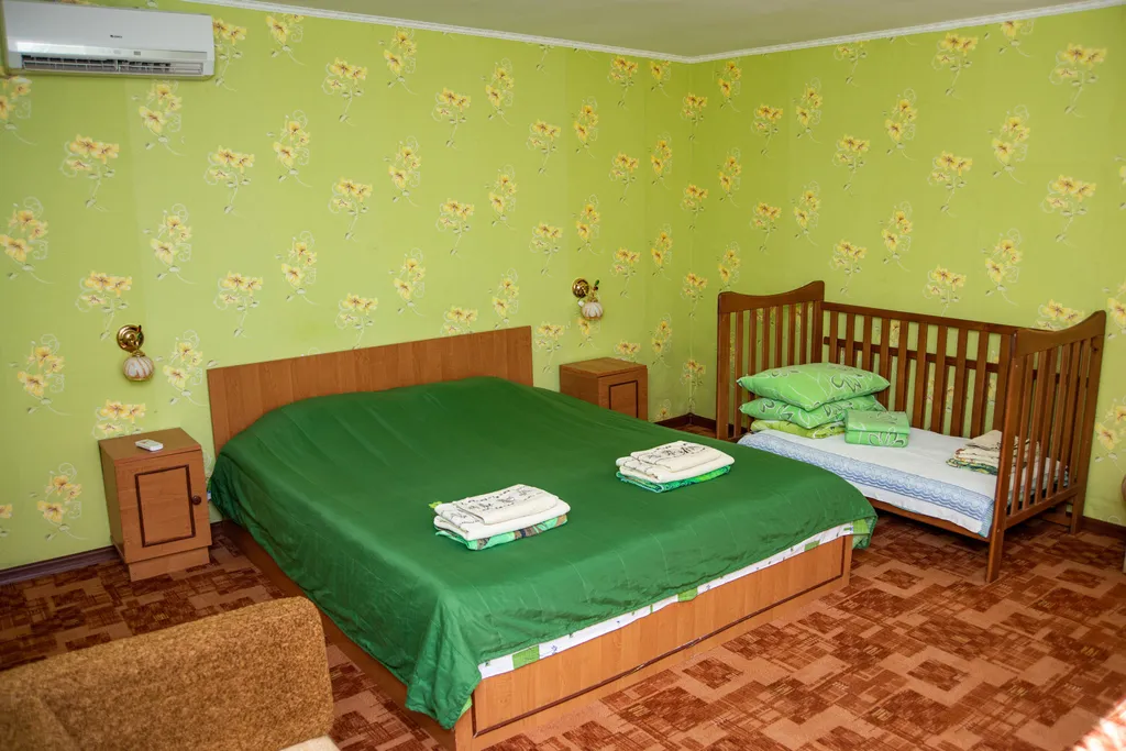 Семейные апартаменты с отдельным уютным двориком