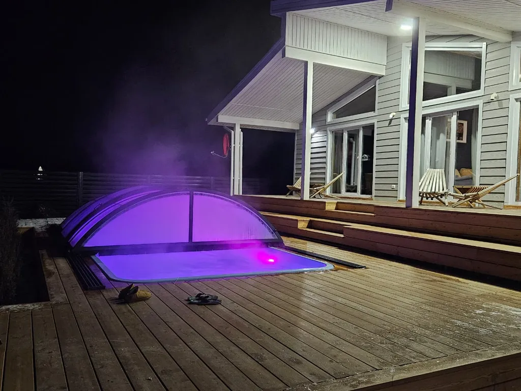 Дом с баней и бассейном