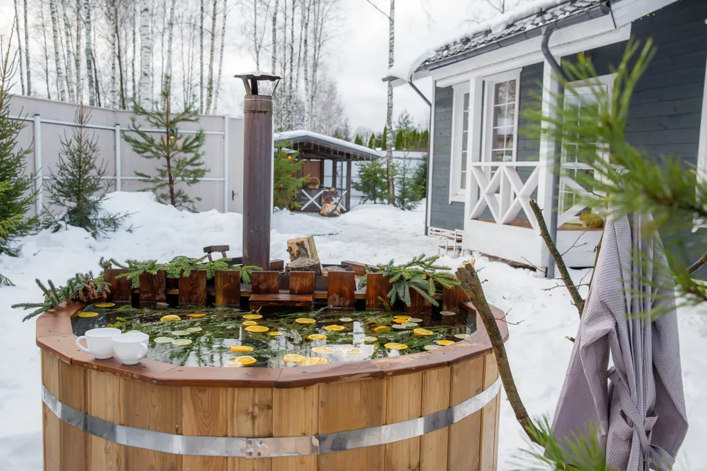 Коттедж Уютный дом с баней и чаном в лесном участке у берега водохранилища — Логиново