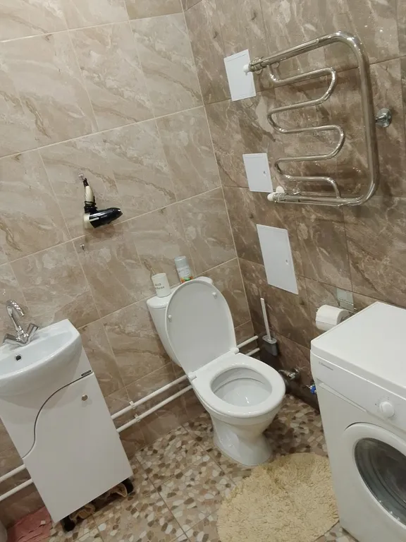 Сдaм квapтиpу-студию пocуточно в мкр. Юбилейный, 117/1.