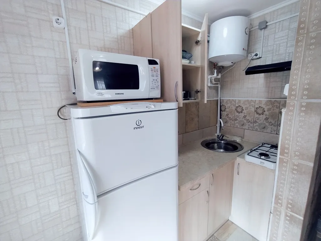 Двухэтажный трёхкомнатный дом Крым с кухней и двором под ключ