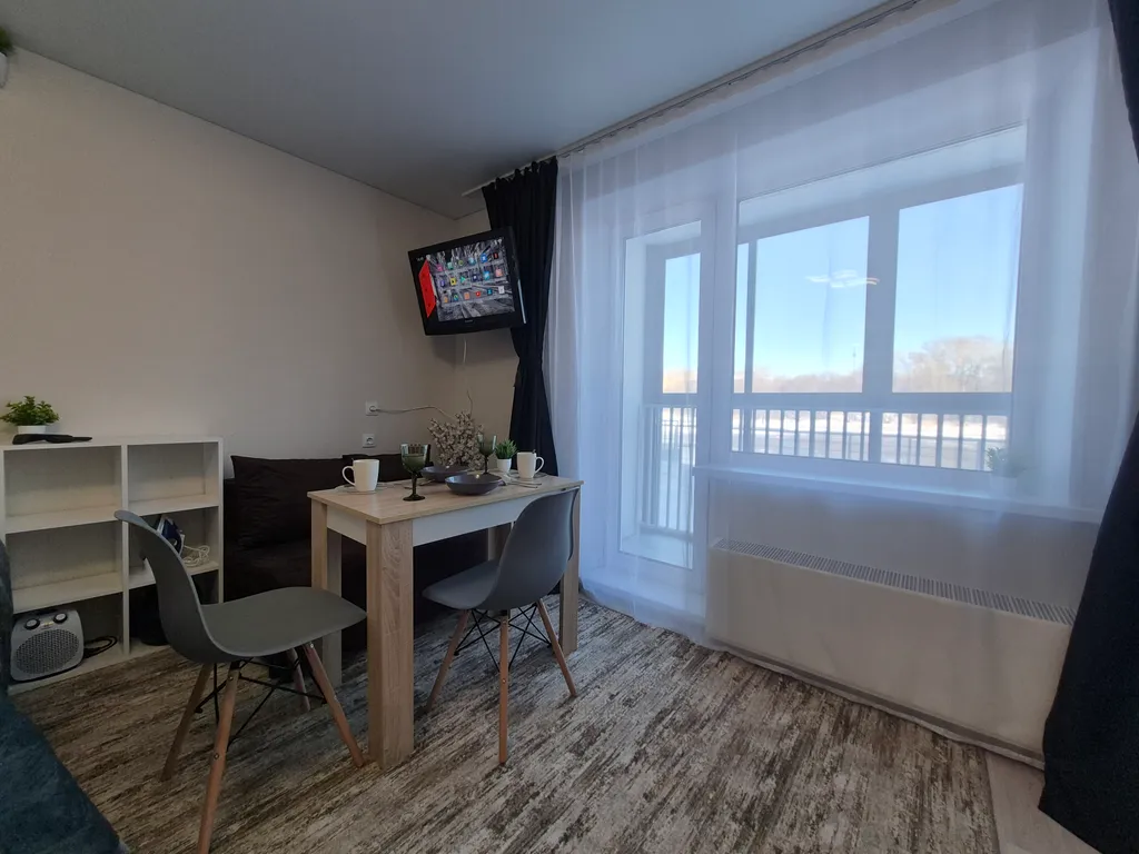 Студия на набережной с видом на реку