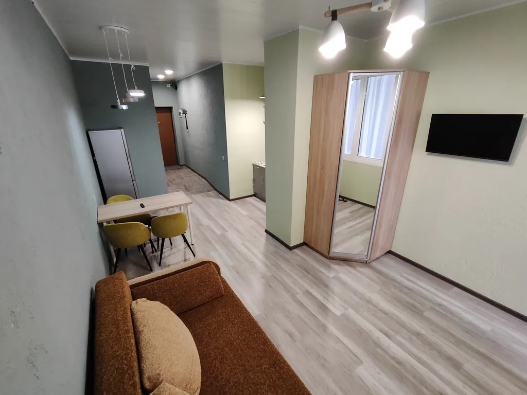 Однокомнатная квартира студия с отдельной спальней